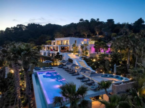 Exclusive villa on white isle
